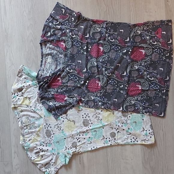 Set of Two McKinley V Neck Tshirts - Picture 1 of 3